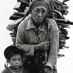 Abuela y nieto (San Mateo Ixtatán) —Daniel Chauche www.danielchauche.com