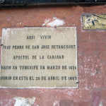 Sign on house off plaza of Belén Church, La Antigua, identifies a home of Hermano Pedro.