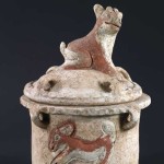 Quiché urn with deer motif (courtesy of Museo de Arte Precolombino y Vidrio Moderno, Casa Santo Domingo)