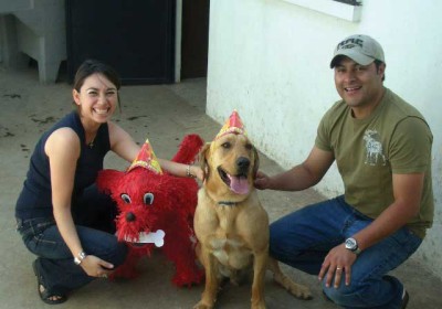 Milo y su familia celebran su cumpleaños.