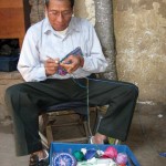 Salvador crochets a new morral and shows