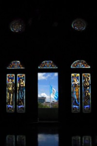 Posición/Position: Mención honorífica / Honorable mention Tema/theme: Patriotismo guatemalteco / Guatemalan Patriotism Título/title: Mirada a nuestro pueblo Lugar/place: Balcón presidencial, Palacio Nacional zona 1, Guatemala Autor/author: Ana Lucía Marín Orellana Web: www.dcphotographystore.com Posición/Position: Mención honorífica / Honorable mention Tema/theme: Patriotismo guatemalteco / Guatemalan Patriotism Título/title: Mirada a nuestro pueblo Lugar/place: Balcón presidencial, Palacio Nacional zona 1, Guatemala Autor/author: Ana Lucía Marín Orellana Web: www.dcphotographystore.com