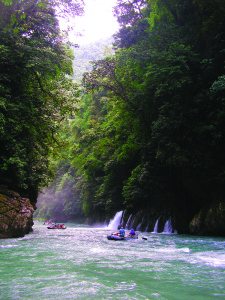 Rafting, 2012 expedition group on the río Cahabón (Alta Verapaz), photo: Luis Enrique Lopez Argueta  