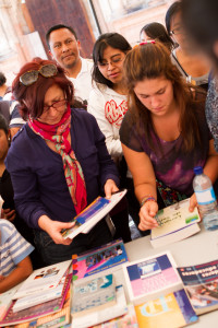 Entrega de libros por CFCE en La Antigua Guatemala, photo by Nelo Mijangos