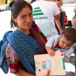 Entrega de libros por CFCE en La Antigua Guatemala, photo by Nelo Mijangos