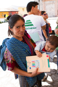 Entrega de libros por CFCE en La Antigua Guatemala, photo by Nelo Mijangos