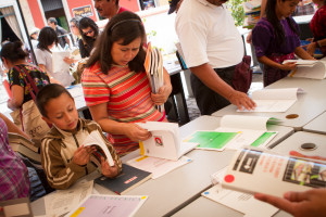 Entrega de libros por CFCE en La Antigua Guatemala, photo by Nelo Mijangos