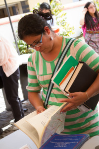 Entrega de libros por CFCE en La Antigua Guatemala, photo by Nelo Mijangos