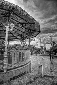 Posición/Position: Mención honorífica / Honorable mention Tema/theme: Plazas o Plazuelas de Guatemala / Central Parks Título/title: Parque Central Lugar/place: Zacapa, Zacapa Autor/author: Holger Tobuschat Web: www.holgertobuschatphotography.com 