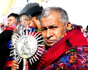 Posición/Position: Mención honorífica / Honorable mention Tema/theme: Retratos guatemaltecos / Guatemalan portraits Título/title: El Cofrade Lugar/place: Chichicastenango, Quiché Autor/author: Alejandro Barillas Web: alejandrojose.webcindario.com