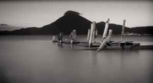 Posición/Position: 1er lugar / 1st place Premio: 1 vale por Q300 para comer en El Cazador Italiano Tema/theme: Ríos y lagos de Guatemala / Rivers and lakes in Guatemala Título/title: Lago de Atitlán como seda Lugar/place: Lago de Atitlán, Sololá Autor/author: Jorge Estuardo de León Web: www.500px.com/georgestuardo