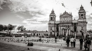 Posición/Position: 1er lugar / 1st place  Premio: 1 vale por Q300 para comer en El Cazador Italiano Tema/theme: Iglesias de Guatemala / Churches in Guatemala Título/title: Postales de Guatemala Lugar/place: Ciudad de Guatemala Autor/author: Leonel Mejía Web: www.flickr.com/leonelmejia/