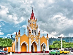 Posición/Position: Mención honorífica / Honorable mention Tema/theme: Iglesias de Guatemala / Churches in Guatemala Título/title: Fairytale Church / Iglesia de Cuento de Hadas  Lugar/place: San Felipe de Jesús, Antigua Guatemala Autor/author: Rich Polanco Web: www.UnwireMe.com