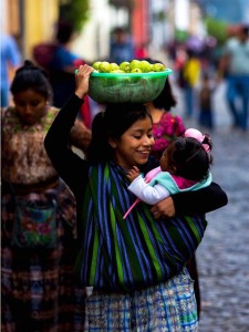 Posición/Position: Mención honorífica / Honorable mention Tema/theme: Los Mayas / The Maya Título/title: Una sonrisa para mi felicidad Lugar/place: La Antigua Guatemala Autor/author: Julio Hurtado Lobos