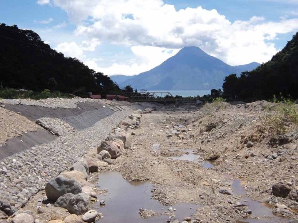 The proposed construction along the San Francisco River would lay the foundation to protect Panajachel from flooding