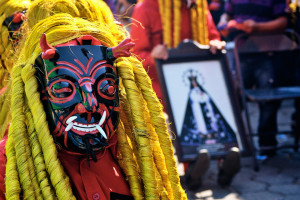 Posición/Position: Mención honorífica / Honorable mention Tema/theme: Diciembre en Guatemala / December in Guatemala Título/title: En honor a la Virgen de Concepción Lugar/place: Ciudad Vieja, Sacatepéquez Autor/author: Geovin Morales Web: geovinmorales.com