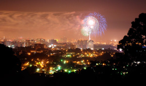 Posición/Position: 1er lugar / 1st place Premio: 1 vale por Q300 para comer en El Sereno Tema/theme: Diciembre en Guatemala / December in Guatemala Título/title: 24 de diciembre a las 12am Lugar/place: Guatemala City Autor/author: Tono Valdés Web: www.tonovaldes.com