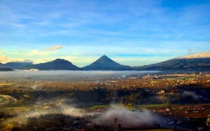 Posición/Position: 1er lugar / 1st place Premio: 1 vale por Q300 para comer en El Sereno Tema/theme: Volcanes de Guatemala / Volcanoes in Guatemala Título/title: Volcán Santa María Lugar/place: Quetzaltenango Autor/author: Alex Hernández