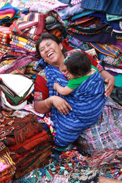 1st place Prize: Certificate for Q300 at El Sereno theme: Mothers and Children title: El amor puro y sin límites place: La Antigua photographer: Sheryl Depker