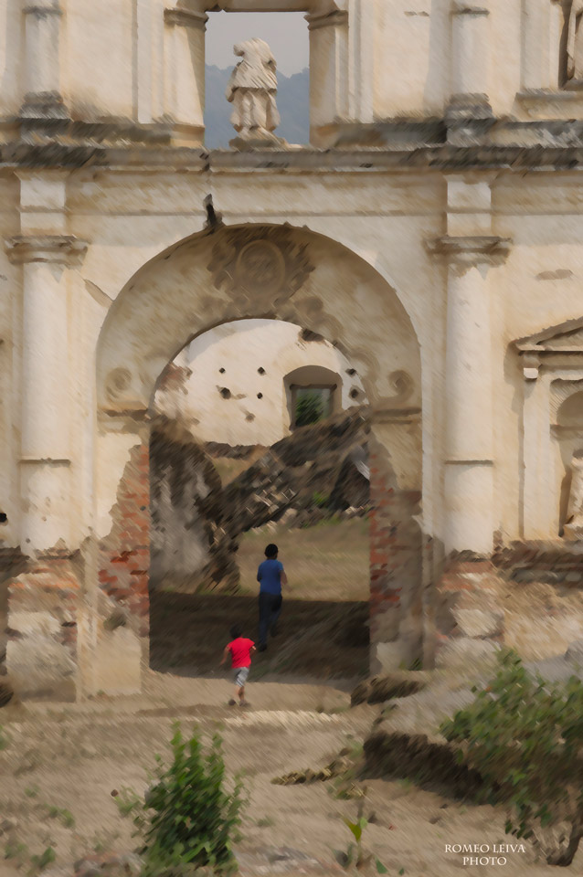 Third place: “Jugando Entre Ruinas ” by Romeo S. Leiva Q. Prize: Carved Jade Paper Weight from Jades Xibalbá