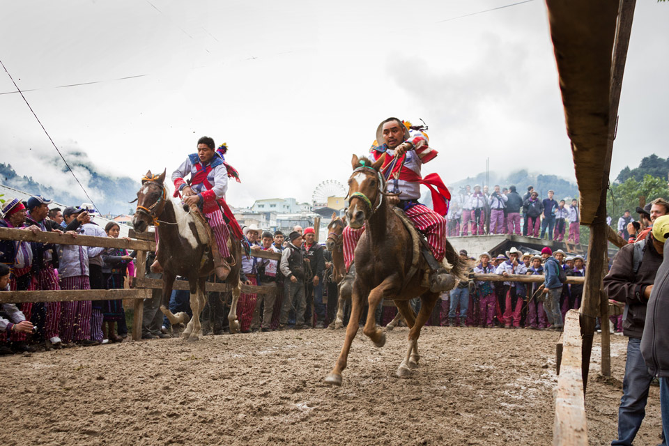 “Carrera de caballos” Todos Los Santos Cuchumatán, by Ismael Suruy Mendizabal Prize: Q50
