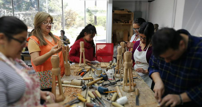 Workshop Sculpting a Religious Image Colonial Style