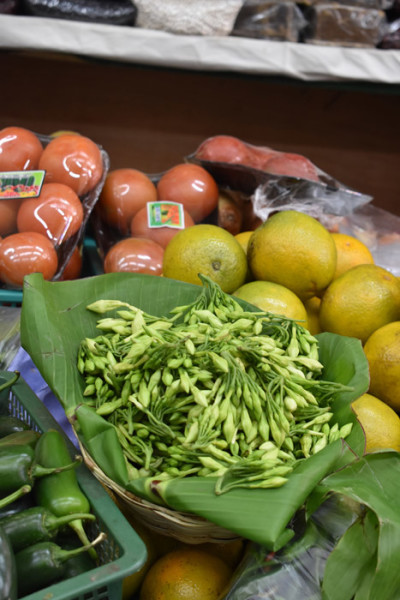 Guatemalan kitchen camaraderie 