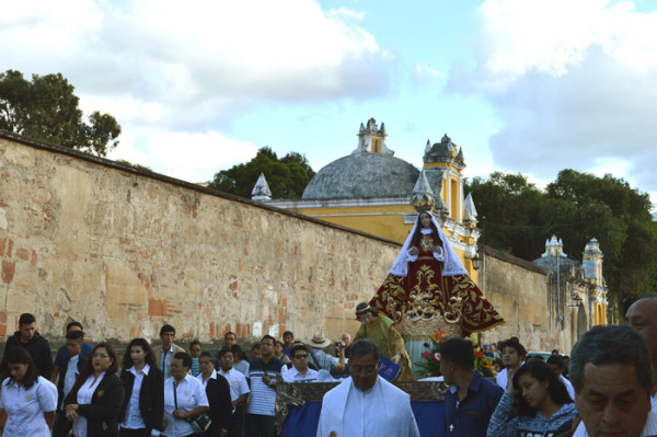 "Virgen de la O" Procession on Christmas Day