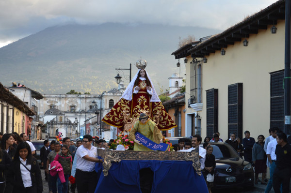 "Virgen de la O" Procession on Christmas Day