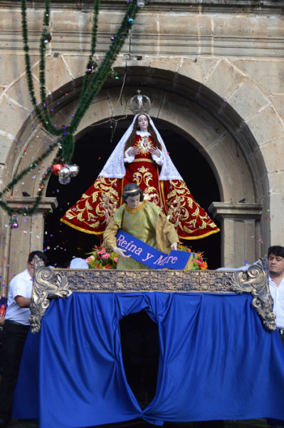 "Virgen de la O" Procession on Christmas Day